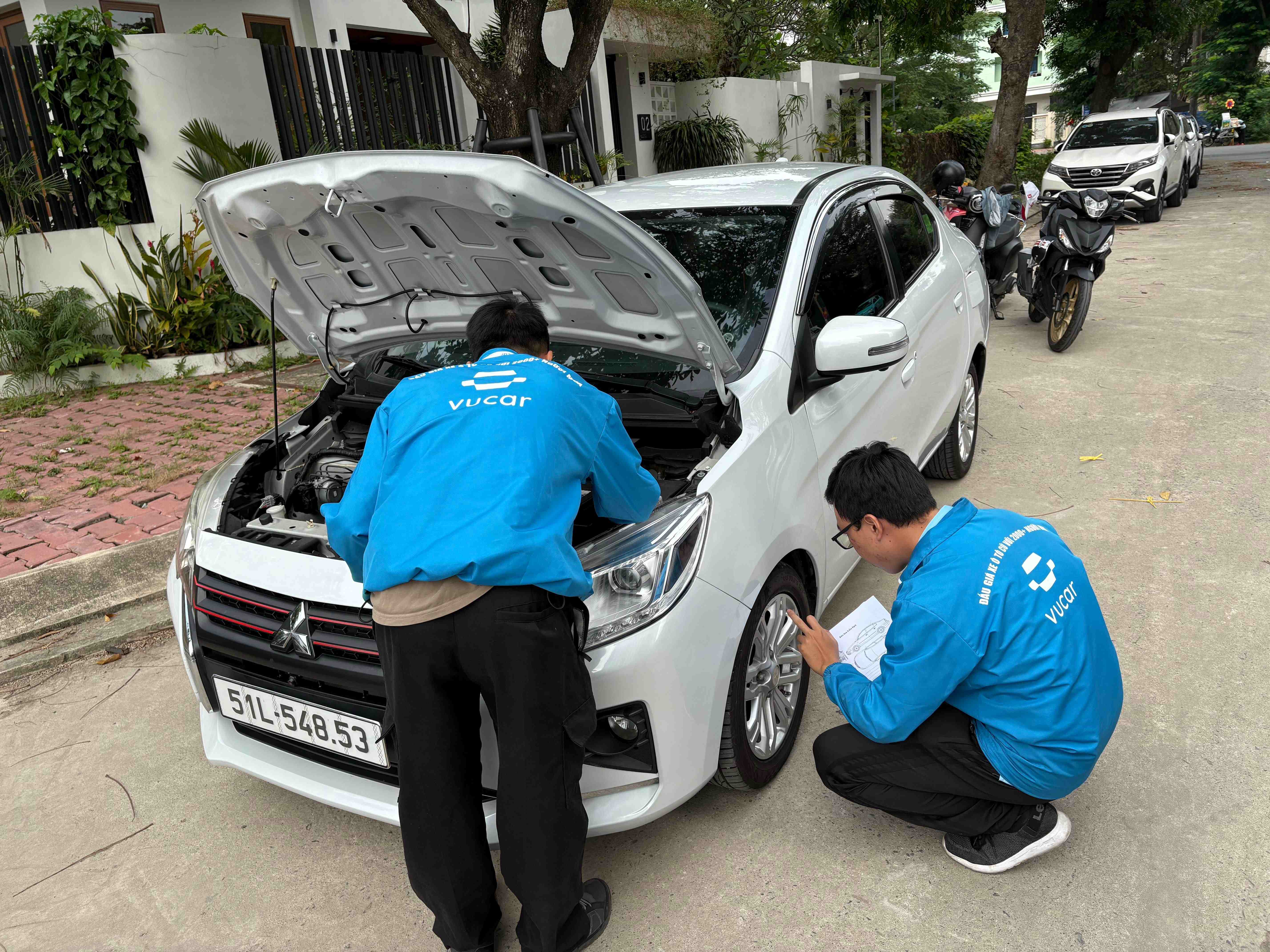 Kiểm tra chi tiết tình trạng xe