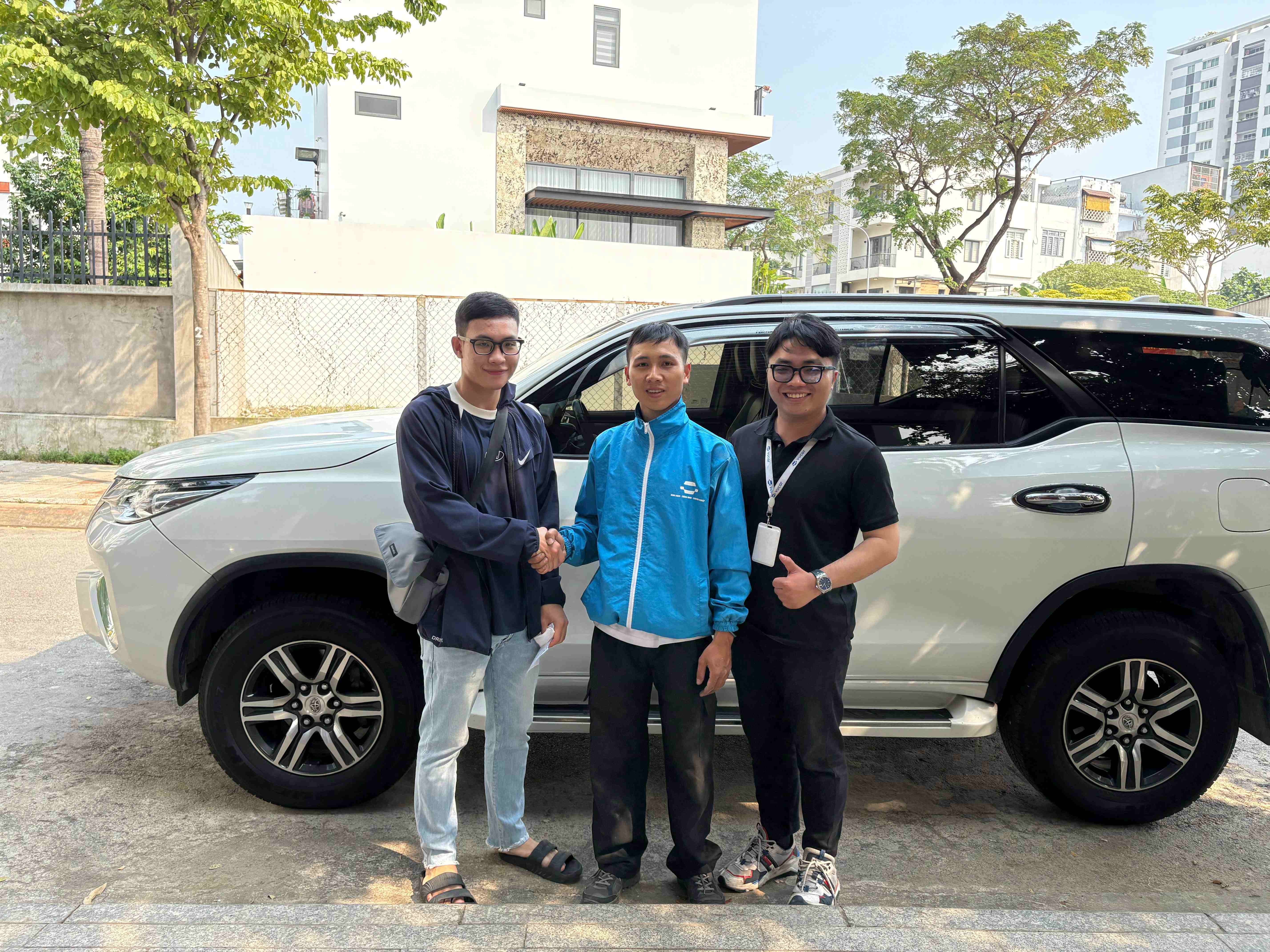 Khách hàng hài lòng với dịch vụ Vucar